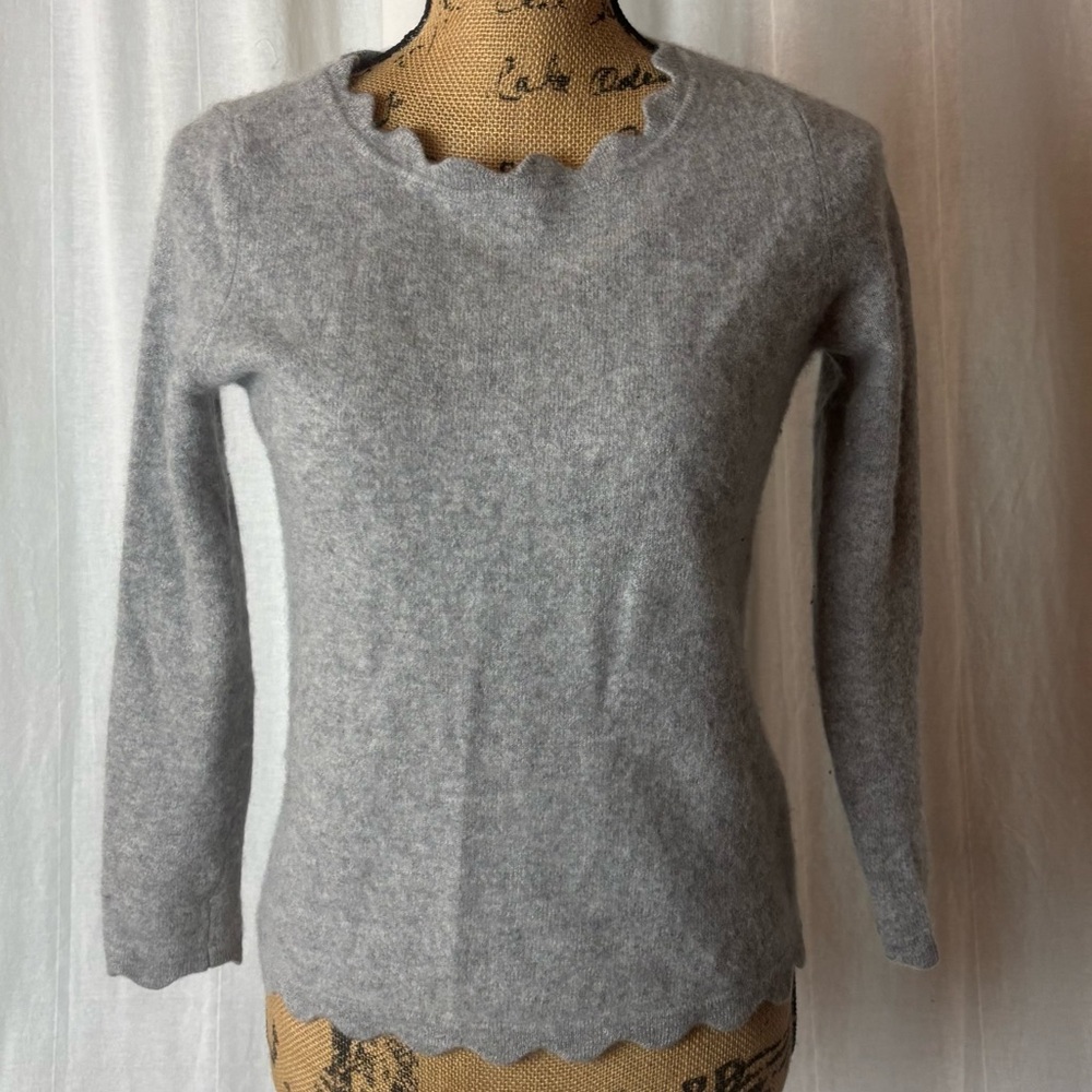 Belle France 100% Cashmere Pullover Sweater Gray Scallop Neck Hem 3/4 Sleeve M